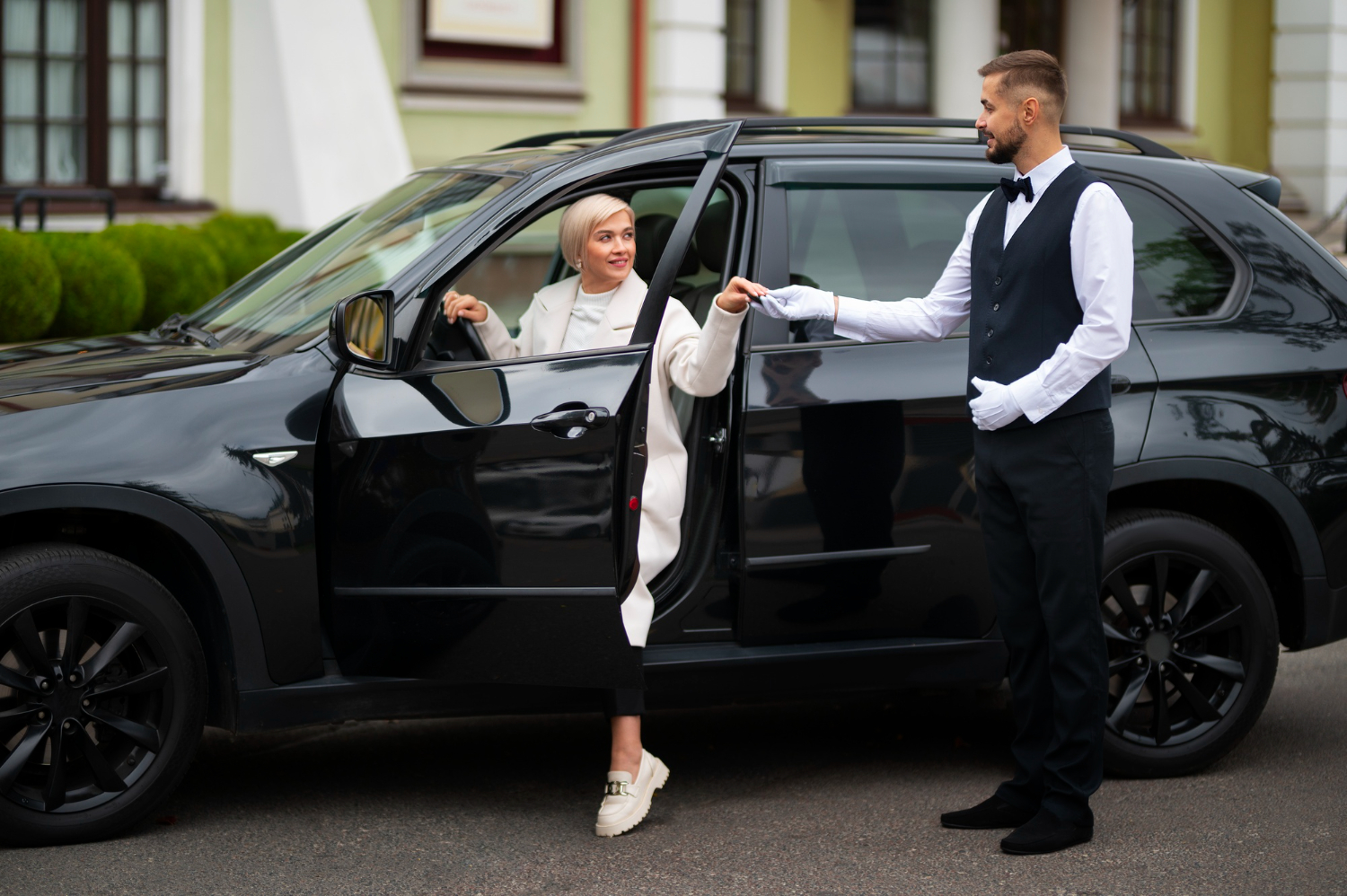 Luxurious and Best chauffeur service in Singapore